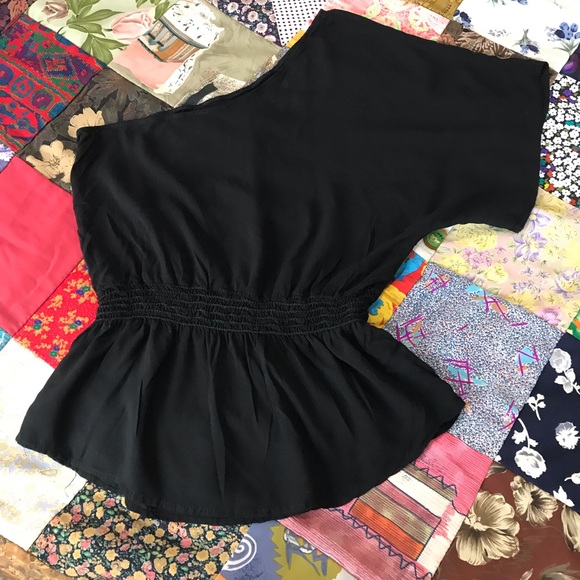 Vintage Tops - One shoulder top🍎🖐🏼